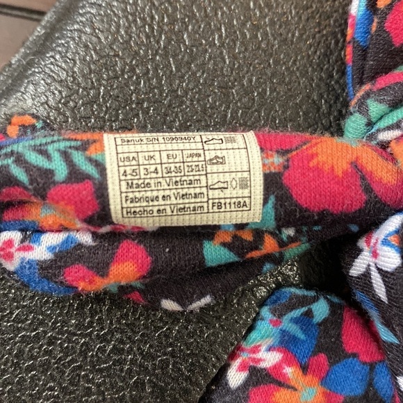 Sanuk Black and Floral Sandals Size 6.5 - Picture 5 of 5